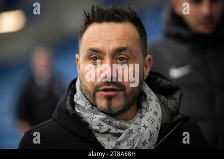 Brighton-Cheftrainer Roberto de Zerbi trifft vor dem Spiel Brighton und Hove Albion gegen Sheffield United im American Express Community Stadium in Brighton, Sussex, UK, ein. Sonntag, 12. November 2023 Stockfoto