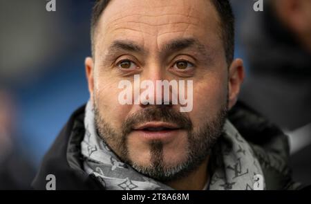 Brighton-Cheftrainer Roberto de Zerbi trifft vor dem Spiel Brighton und Hove Albion gegen Sheffield United im American Express Community Stadium in Brighton, Sussex, UK, ein. Sonntag, 12. November 2023 Stockfoto