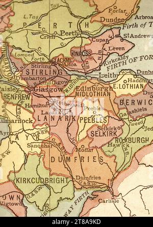 Eine antike, sepiafarbene Karte Schottlands, die Glasgow und Edinburgh zeigt. Stockfoto