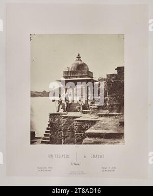In Sorge, dass seine Zeichnungen dem Glanz der indischen Denkmäler nicht gerecht werden, lernte Rousselet in diesem Jahr in Indien Fotografie, eine bemerkenswerte Leistung. Er erwies sich als talentierter Fotograf mit einem ausgeprägten Sinn für Komposition. Die Szenen in diesem Band erstrecken sich über Orte der Sultanat-, Rajput- und Mogul-Macht im Norden Indiens, von der heiligen hinduistischen Stadt Varanasi am Ganges bis nach Alwar in Rajasthan. Ebenfalls enthalten sind mehrere Szenen der Industrie und Porträts indischer Herrscher. Indien: A Chatri, Ulwur, 1865–68, veröffentlicht 1869–70. Louis-Théophile Marie Rousselet (Französisch Stockfoto