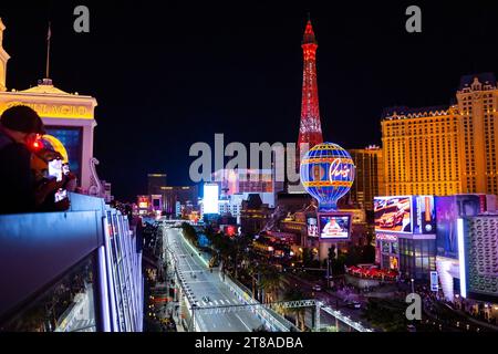 Las Vegas, Nevada, USA. November 2023. Abbildung 18 WALK Lance (CAN), Aston Martin F1 Team AMR23, Action während des Formel 1 Heineken Silver Las Vegas Grand Prix 2023, 21. Runde der Formel 1 Weltmeisterschaft 2023 vom 17. Bis 19. November 2023 auf dem Las Vegas Strip Circuit in Las Vegas, USA - Foto Antonin Vincent/DPPI Credit: DPPI Media/Alamy Live News Stockfoto