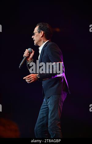 Miami, USA. November 2023. MIAMI, FLORIDA - 17. NOVEMBER: Marc Anthony tritt am 17. November 2023 live auf der Bühne im Kaseya Center in Miami auf. (Foto: JL/SIPA USA) Credit: SIPA USA/Alamy Live News Stockfoto