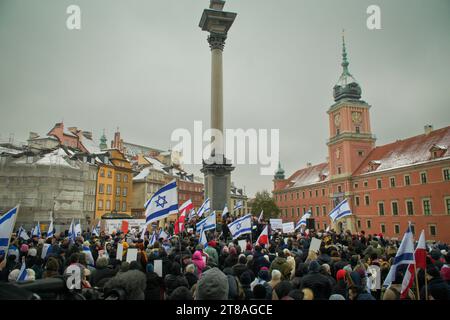 Warschau, Polen. November 2023. Der israelische Botschafter in Polen Yacov Livne spricht am 19. November 2023 auf einer Kundgebung gegen den Antisemitismus auf dem Königlichen Schlossplatz in Warschau. (Foto: Jaap Arriens/SIPA USA) Credit: SIPA USA/Alamy Live News Stockfoto