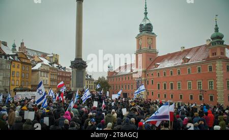 Warschau, Polen. November 2023. Der israelische Botschafter in Polen Yacov Livne spricht am 19. November 2023 auf einer Kundgebung gegen den Antisemitismus auf dem Königlichen Schlossplatz in Warschau. (Foto: Jaap Arriens/SIPA USA) Credit: SIPA USA/Alamy Live News Stockfoto