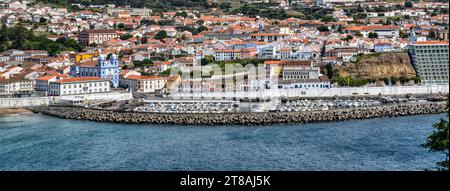 Vista Panorâmica da Cidade de Angra do Heroísmo a partir do Forte de São Sebastião. Stockfoto