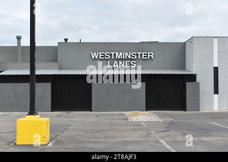 WESTMINSTER, KALIFORNIEN - 25. OCT 2023: Westminster Lanes Bowling Alley. Stockfoto