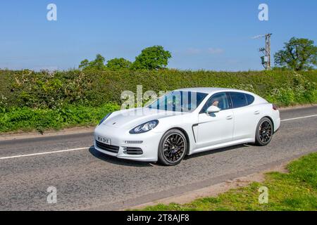2014 weiß Porsche Panamera D V6 Tiptronic S Autos Auto White Car Hatchback Diesel 2967 ccm Stockfoto