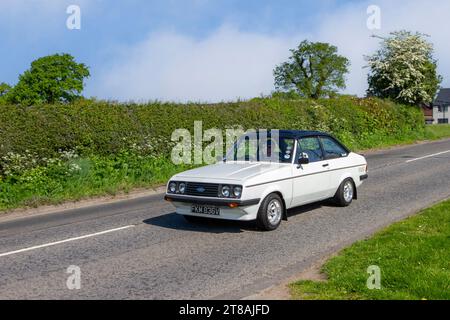 1979 70er Jahre Ford Escort RS White Car Benzinmotor 1993 ccm, weißes Performance-Auto aus den späten 70er Jahren, Vintage, restaurierte klassische Motoren, Automobilsammler, Autofahrer, historische Veteranen, die in Cheshire, Großbritannien reisen Stockfoto
