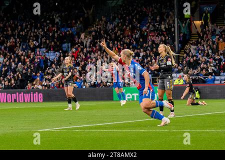 DAS TOR 2-2 Elise Hughes (9) fügt am 19. November 2023 im Selhurst Park in London ein weiteres TOR während des FA Womens Championship Matches zwischen Crystal Palace und Southampton hinzu (Stephen Flynn/SPP). /Alamy Live News Stockfoto