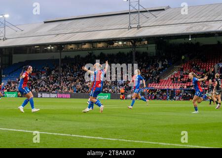 DAS TOR 2-2 Elise Hughes (9) fügt am 19. November 2023 im Selhurst Park in London ein weiteres TOR während des FA Womens Championship Matches zwischen Crystal Palace und Southampton hinzu (Stephen Flynn/SPP). /Alamy Live News Stockfoto