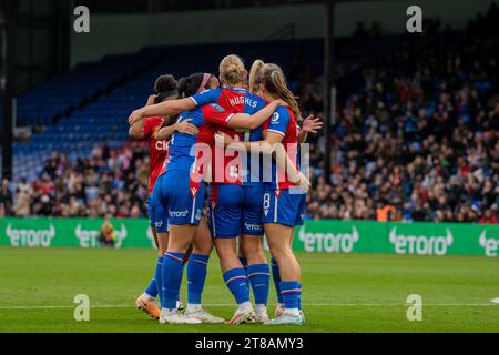 DAS TOR 2-2 Elise Hughes (9) fügt am 19. November 2023 im Selhurst Park in London ein weiteres TOR während des FA Womens Championship Matches zwischen Crystal Palace und Southampton hinzu (Stephen Flynn/SPP). /Alamy Live News Stockfoto