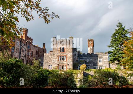 Ruthin Castle (walisisch Castell Rhuthun) ist eine mittelalterliche Festung in Wales, nahe der Stadt Ruthin im Vale of Clwyd. Stockfoto