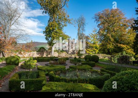 Ruthin Castle (walisisch Castell Rhuthun) ist eine mittelalterliche Festung in Wales, nahe der Stadt Ruthin im Vale of Clwyd. Stockfoto