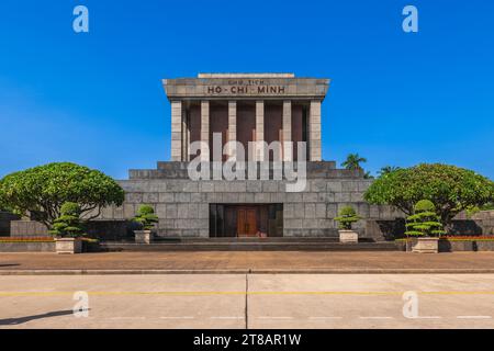 Ho-Chi-Minh-Mausoleum, die Ruhestätte des vietnamesischen Revolutionsführers und Präsidenten in Hanoi, Vietnam. Übersetzung: Präsident Ho Chi Minh. Stockfoto