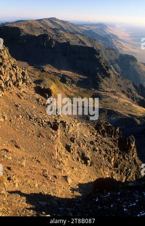 Steens Mountain Front von East Rim View, Steens Mountain Recreation Area, Burns District Bureau of Land Management, Oregon Stockfoto