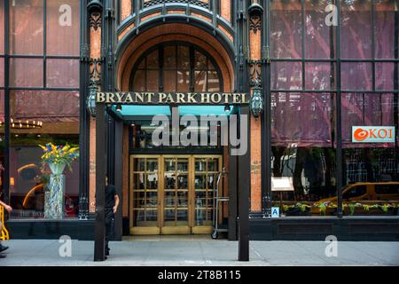 Fassade des Eingangs zum Bryant Park Hotel, Manhattan, New York, USA Stockfoto