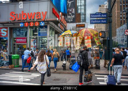 Hot Dog Stand in der 7th Avenue, Manhattan, New York City, New York State, USA Stockfoto