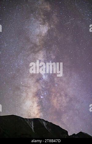 Der Milky Way Core erhebt sich über den Wheeler Peek im Great Basin National Park Stockfoto