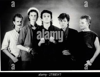 Südafrikanische Band Petit Cheval, New Romantic Rock Musicians, Yeoville, Gauteng Johannesburg, Südafrika, 1985. Aus der Sammlung - südafrikanische Musiker 1980er - Don Minnaar fotografisches Archiv Stockfoto