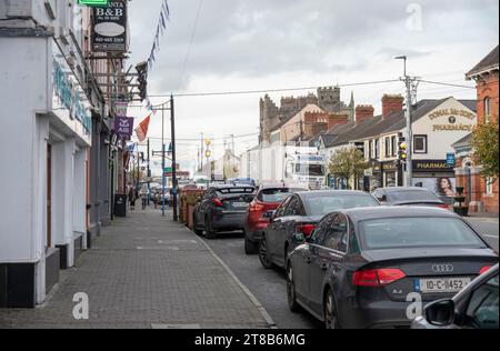 Die Hauptstraße im Ardee County Louth Irland Stockfoto