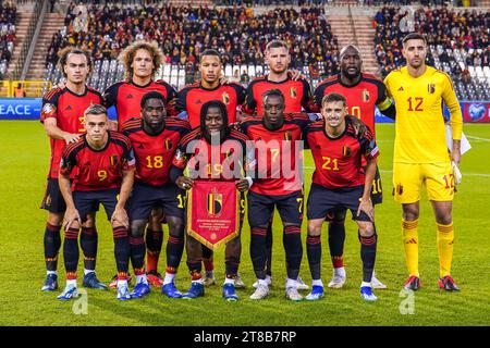 BRÜSSEL, BELGIEN - 19. NOVEMBER: Teamfoto Belgiens, (hintere Reihe L-R) Arthur Theate von Belgien, Wout Faes von Belgien, Aster Vranckx von Belgien, Jan Vertonghen von Belgien, Romelu Lukaku von Belgien, Torhüter Koen Casteels von Belgien (erste Reihe L-R) Leandro Trossard von Belgien, Orel Mangala von Belgien, Johan Bakayoko (Belgien), Jeremy Doku (Belgien), Timothy Castagne (Belgien) beim Spiel der UEFA EURO 2024 (Gruppe F) zwischen Belgien und Aserbaidschan im King Baudouin Stadium am 19. November 2023 in Brüssel. (Foto: Joris Verwijst/BSR Agency) Stockfoto