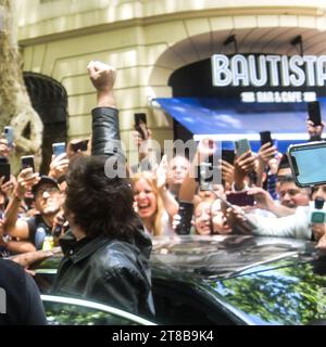 Buenos Aires, Argentinien. November 2023. Liberty fördert den Präsidentschaftskandidaten der Koalition Javier Milei, nachdem er in der zweiten Runde der Präsidentschaftswahlen in Buenos Aires (Argentinien) am Sonntag, den 19. November 2023, gewählt hatte. Quelle: Gabriel Sotelo/FotoArena/Alamy Live News Stockfoto
