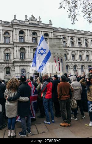 London, Großbritannien. 19. November 2023 die jährliche AJEX Remembrance Parade findet in Whitehall statt, während Hunderte jüdischer Mitglieder der Armee und der Polizei des Vereinigten Königreichs zum Cenotaph ziehen, zum Gedenken an die Toten schweigen und Reden des Oberrabbiners und anderer Vertreter der Gemeinde hören. © Simon King/Alamy Live News Stockfoto