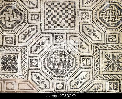 Antike römische Mosaikböden mit aufwendigem Design in Mailand, Italien Stockfoto