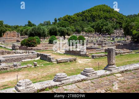 Antike griechische Ruinen in Olympia, dem Heimstadion der Olympischen Spiele, Peloponnes, Griechenland Stockfoto