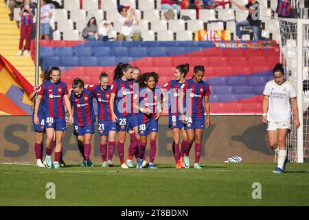 Barcelona, Spanien. November 2023. Die Spieler des FC Barcelona feierten beim Liga-F-Spiel zwischen dem FC Barcelona und Real Madrid am 19. November 2023 im Luis Companys-Stadion in Barcelona, Spanien. (Foto: Carla Pazos/PRESSINPHOTO) Credit: PRESSINPHOTO SPORTS AGENCY/Alamy Live News Stockfoto