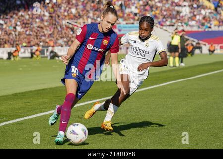 Barcelona, Spanien. November 2023. Caroline Graham Hansen vom FC Barcelona spielte während des Liga-F-Spiels zwischen dem FC Barcelona und Real Madrid am 19. November 2023 im Luis Companys-Stadion in Barcelona. (Foto: Carla Pazos/PRESSINPHOTO) Credit: PRESSINPHOTO SPORTS AGENCY/Alamy Live News Stockfoto