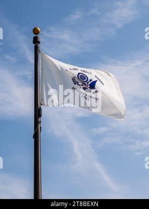 Die Flagge der US-Küstenwache weht im Wind Stockfoto