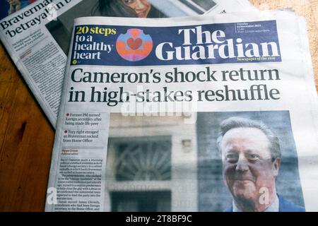 David 'Camerons Schock Rückkehr in High-Stakes-reshuffle' Guardian-Zeitung Schlagzeile Titelseite Kabinettsbestellungen artikel 14 November 2023 Großbritannien Stockfoto
