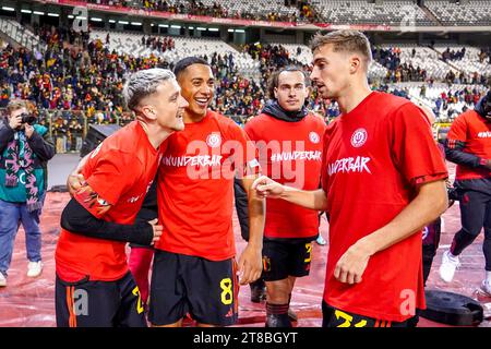 Brüssel, Belgien November 2023. BRÜSSEL, BELGIEN - 19. NOVEMBER: Alexis Saelemaekers aus Belgien, Youri Tielemans aus Belgien, Arthur Theate aus Belgien, Timothy Castagne aus Belgien feiert seinen Sieg beim Spiel der UEFA EURO 2024 in der Gruppe F zwischen Belgien und Aserbaidschan im King Baudouin Stadium am 19. November 2023 in Brüssel. (Foto: Joris Verwijst/BSR Agency) Credit: Orange Pics BV/Alamy Live News Stockfoto