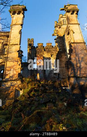 Lennox Castle Ruinen in Schottland bei einem kalten Wintersonnenaufgang Stockfoto