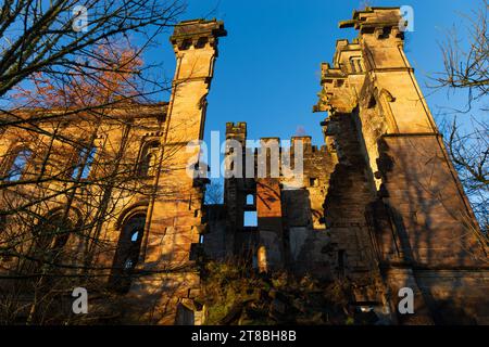 Lennox Castle Ruinen in Schottland bei einem kalten Wintersonnenaufgang Stockfoto