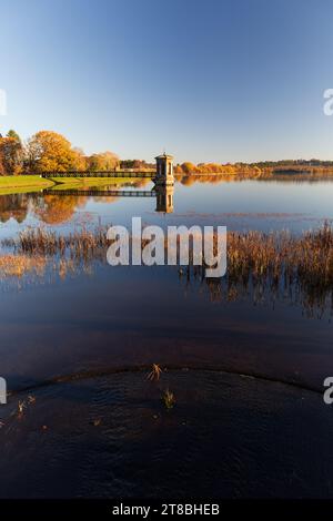 Ein schottisches Reservoir in der Nähe von Glasgow an einem frostigen Wintermorgen Stockfoto