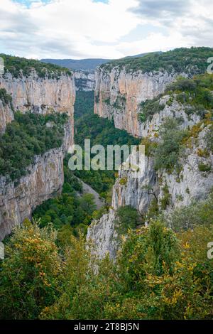 Herbst im Foz de Arbayún. Navarra. Spanien. Stockfoto