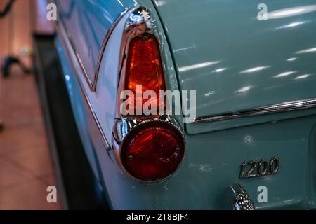 ISTANBUL, TÜRKEI - 21. JULI 2023 1966 England Ford Anglia Super. Hochwertige Fotos Stockfoto