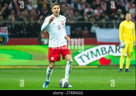 WARSCHAU, POLEN - 17. NOVEMBER 2023: Qualifikation für die UEFA Euro 2024. Spiel Polen - Tschechische Republik 1:1. In Aktion Jan Bednarek. Stockfoto