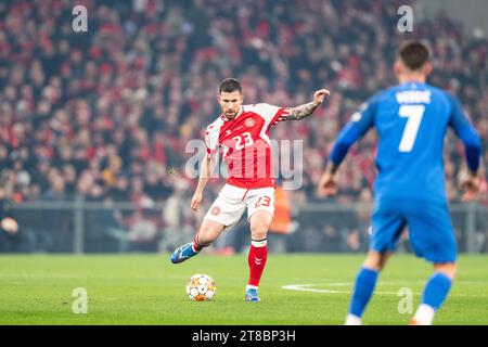 Kopenhagen, Dänemark. November 2023. Pierre-Emile Hojbjerg (23) aus Dänemark wurde während des Qualifikationsspiels zur UEFA Euro 2024 zwischen Dänemark und Slowenien in Parken in Kopenhagen gesehen. (Foto: Gonzales Photo - Frederikke Jensen). Stockfoto