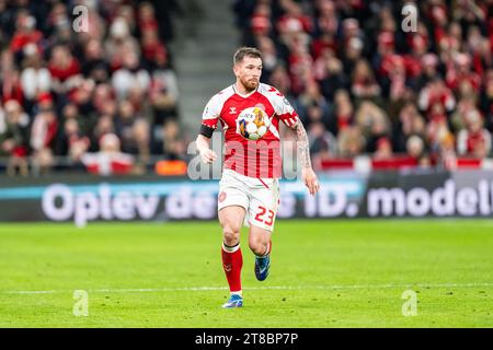 Kopenhagen, Dänemark. November 2023. Pierre-Emile Hojbjerg (23) aus Dänemark wurde während des Qualifikationsspiels zur UEFA Euro 2024 zwischen Dänemark und Slowenien in Parken in Kopenhagen gesehen. (Foto: Gonzales Photo - Frederikke Jensen). Stockfoto