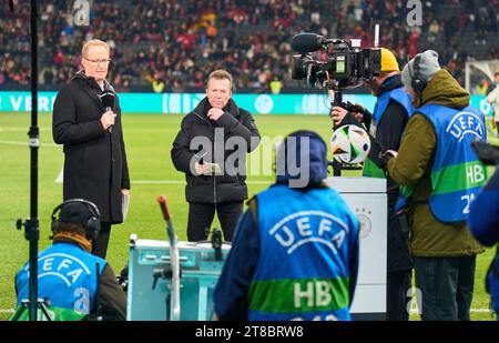 Lothar Matthäus TV Co-Moderator Florian König, RTL im Freundschaftsspiel DEUTSCHLAND - Türkiye 2-3 DEUTSCHLAND - TÜRKEI Vorbereitung auf die Europameisterschaft 2024 in Deutschland, Saison 2023/2024, am 18. November 2023 in Berlin. © Peter Schatz / Alamy Live News Stockfoto