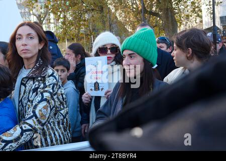 De nombreuses personnalités défilent à Paris pour la paix au moyen Orient. Une marche silencieuse organisée par le collectif 'une autre voix' Stockfoto