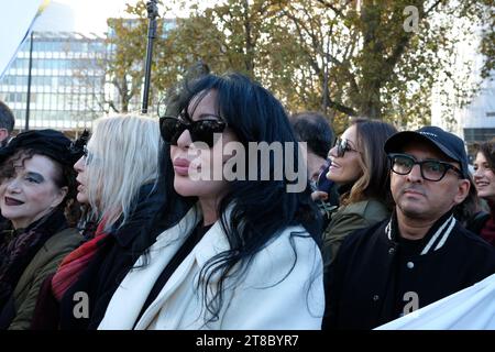 De nombreuses personnalités défilent à Paris pour la paix au moyen Orient. Une marche silencieuse organisée par le collectif 'une autre voix' Stockfoto