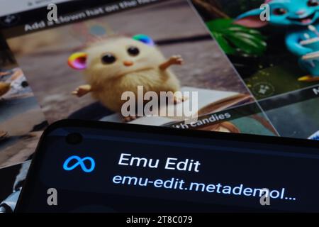 Emu Edit und Emu Video Tool Logo auf Smartphone und seine Beispiele im Hintergrund. Neues KI-Bild- und Videogenerierungs- und -bearbeitungstool von Meta. Stockfoto