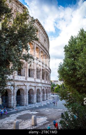 Bilder aus dem kolosseum in Rom, Italien mit Touristenmassen Stockfoto