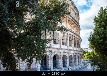 Bilder aus dem kolosseum in Rom, Italien mit Touristenmassen Stockfoto