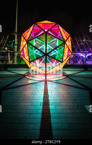 Dichroic Sphere von Jakob Kvist Oourside Royal Festival Hall, Southbank, London, England Stockfoto