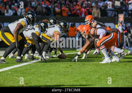 Cleveland, Ohio, USA. November 2023. 19. November 2023 Pittsburgh Steelers vs Cleveland Browns in Cleveland, OH. Jake Mysliwczyk/AMG Media (Kreditbild: © Jake Mysliwczyk/BMR via ZUMA Press Wire) NUR ZUR REDAKTIONELLEN VERWENDUNG! Nicht für kommerzielle ZWECKE! Quelle: ZUMA Press, Inc./Alamy Live News Stockfoto